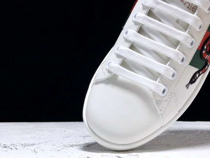 G*u*i ace embroidered low-top sneaker white with snake