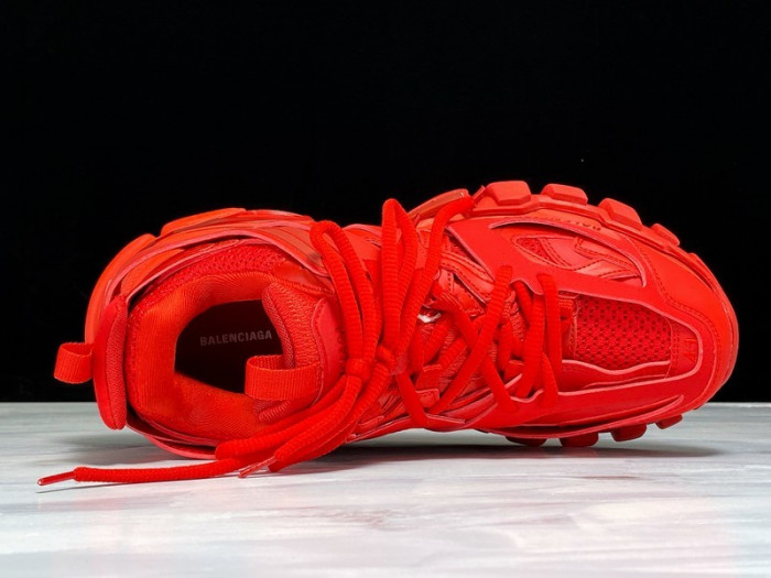 blcg track trainer red 542023w2la16000