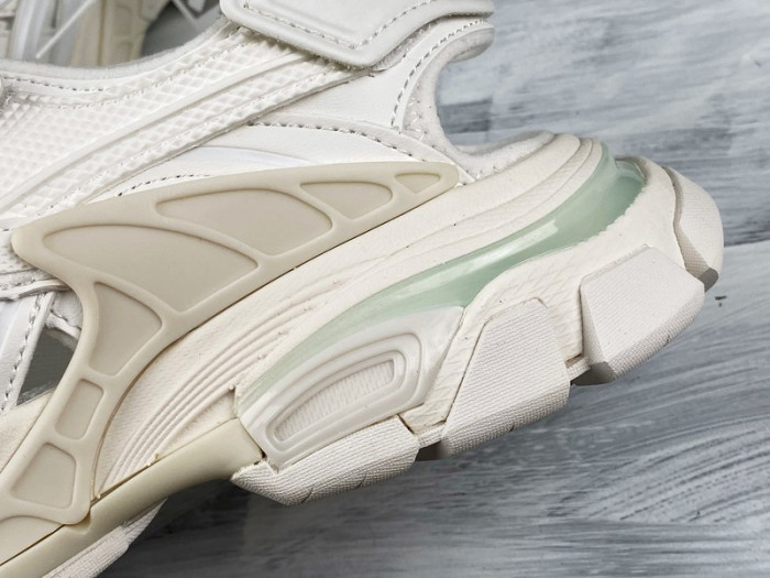 blcg track sandal white (w) 617543w2cc19000