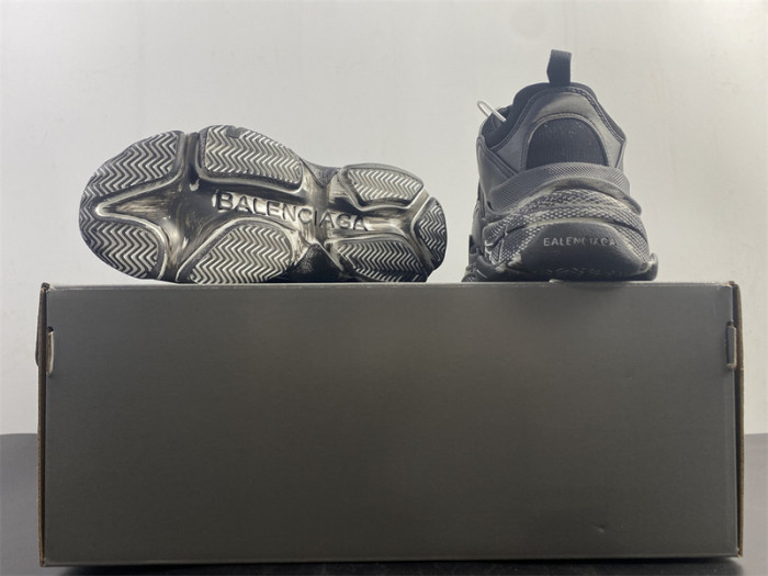 blcg sneaker triple.s.gomma grey black 524039 w03b5 9870