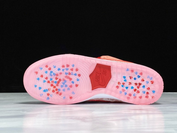 nike sb dunk low strangelove skateboards ct2552-800