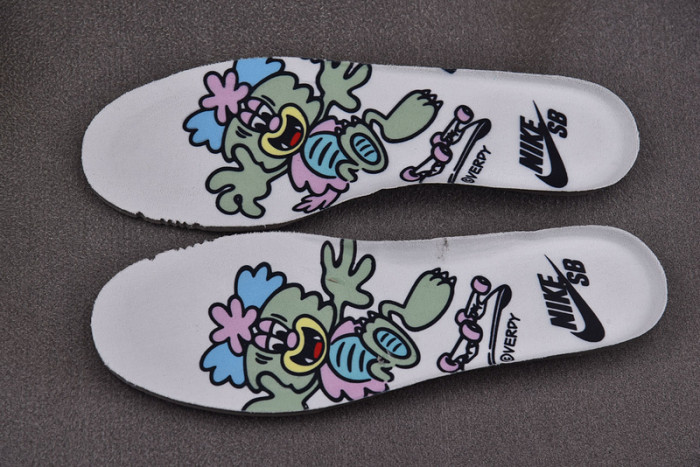 verdy x nike sb dunk low “visty” fn6040-400