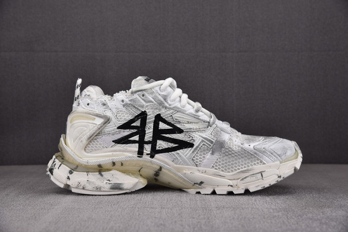 blcg runner graffiti 677403 w3rbq 9010