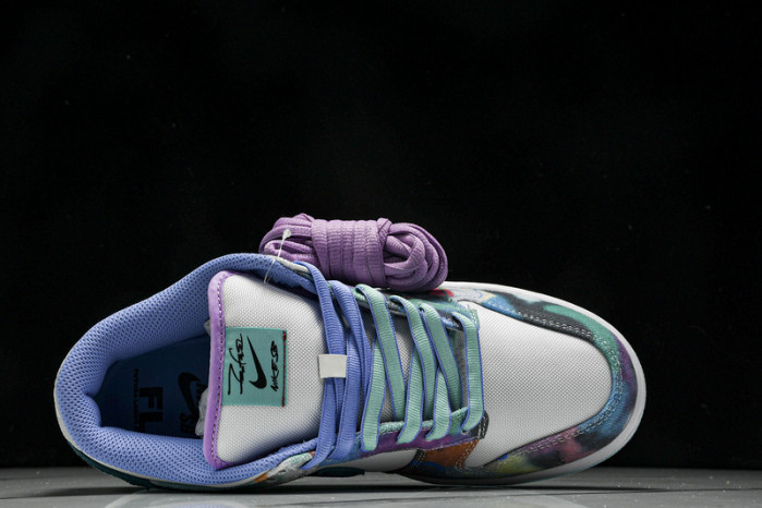 futura laboratories x nike sb dunk low hf6061-400