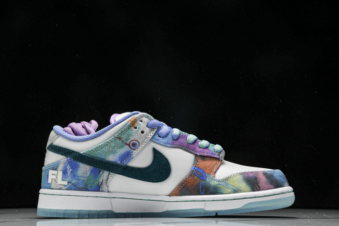 futura laboratories x nike sb dunk low hf6061-400