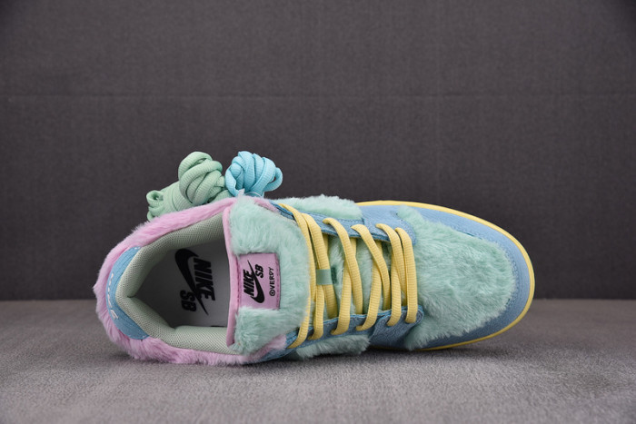 verdy x nike sb dunk low “visty” fn6040-400