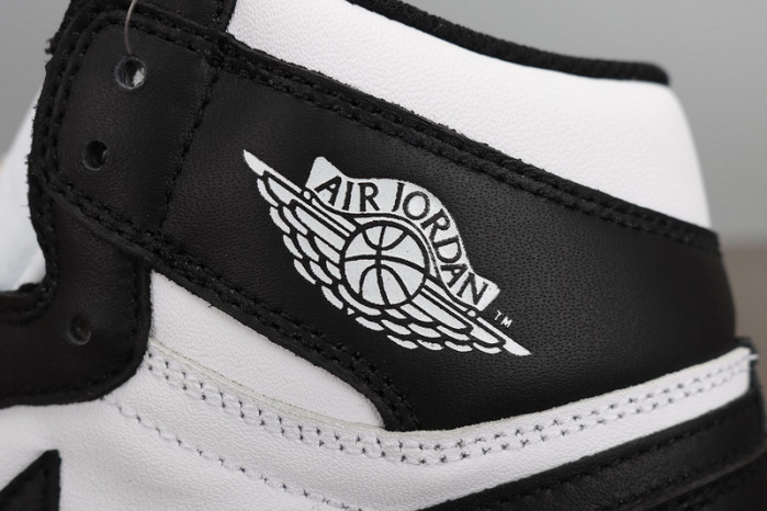 air jordan 1 retro black white (2014) 555088-010