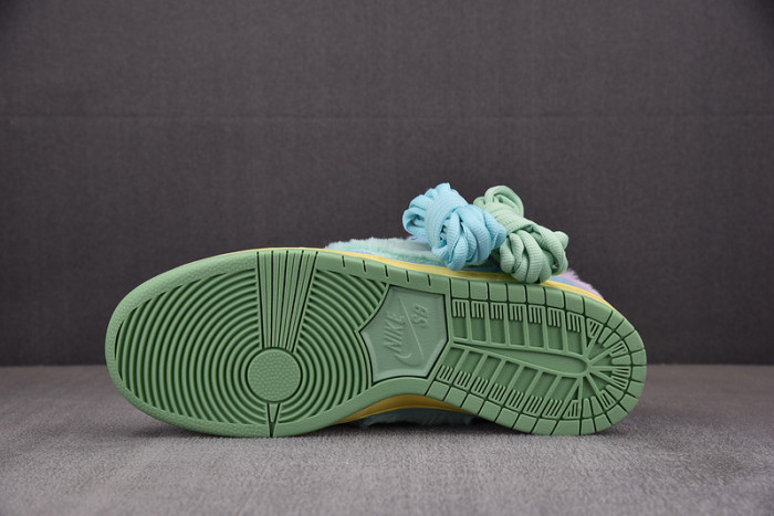 verdy x nike sb dunk low “visty” fn6040-400