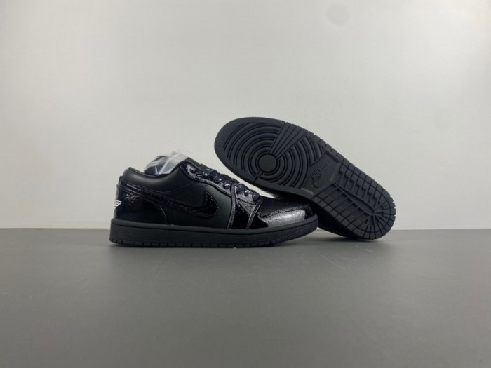 air jordan 1 low “black croc” (w) hj7743-010