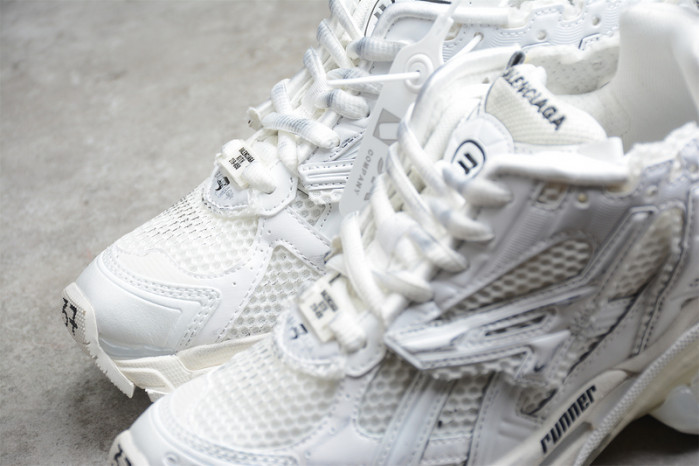 blcg runner 677402 w3ra9 9000