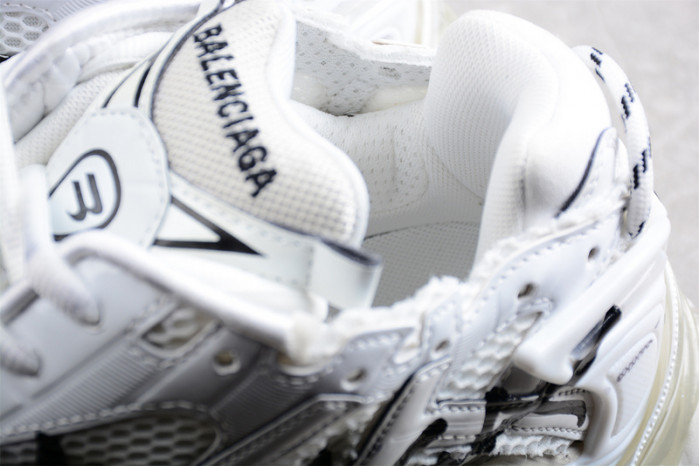 blcg runner 677402 w3rbq 9010