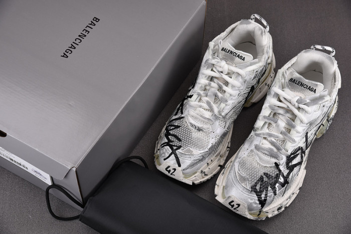 blcg runner graffiti 677403 w3rbq 9010