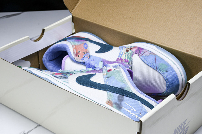 futura laboratories x nike sb dunk low hf6061-400