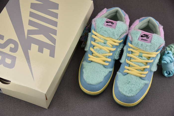 verdy x nike sb dunk low “visty” fn6040-400