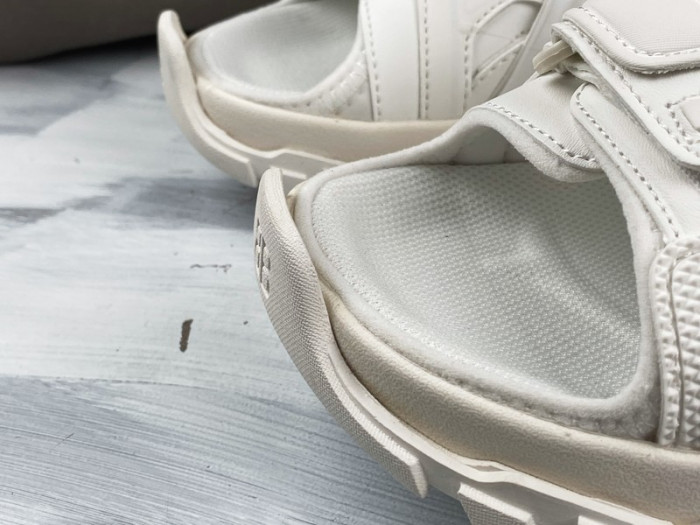 blcg track sandal white (w) 617543w2cc19000