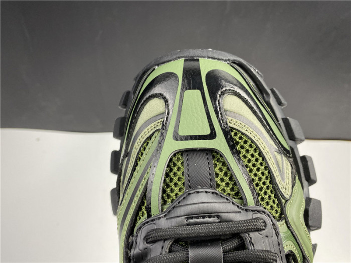 blcg track.2 black and green 568614 w3ae1 2311